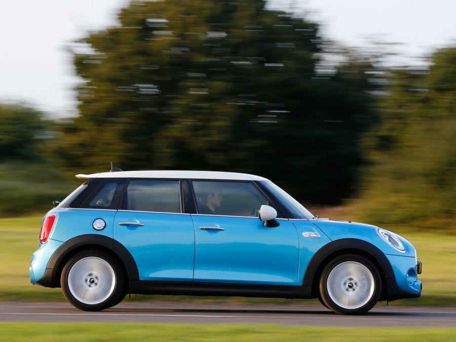  Mini Cooper SD 5-Door 2014 года  (UK) (фото 18 из 35)